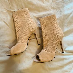 Nicole Miller Tan Knit Heels, sz 8